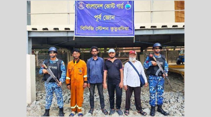 উপকূলে ডাকাতের কবল থেকে ৪ শ্রমিক উদ্ধার